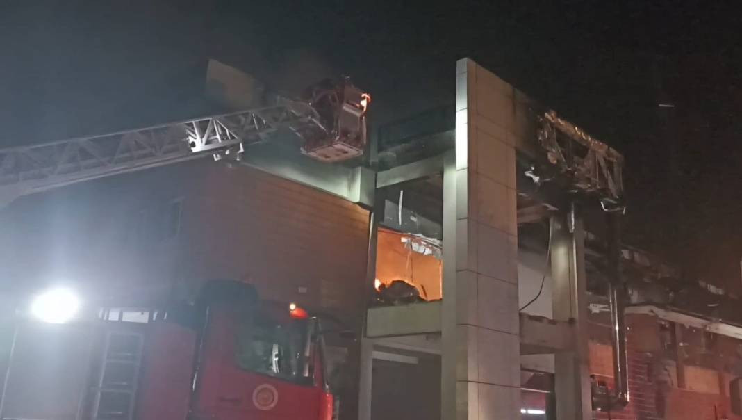 Sakarya’da kozmetik fabrikasında yangın - Resim: 4